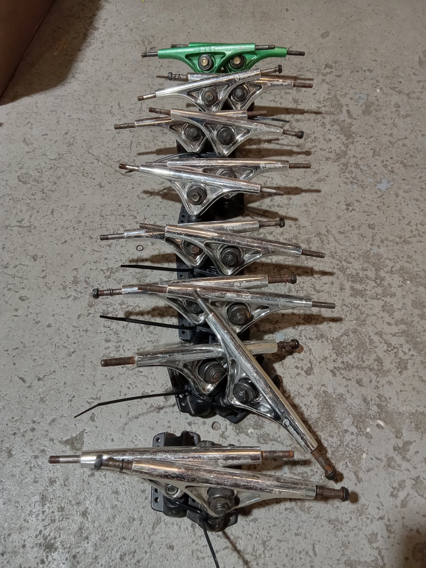 Bear Grizzly Floor Model Trucks 180mm 50° - Chrome (Pair) - X747X