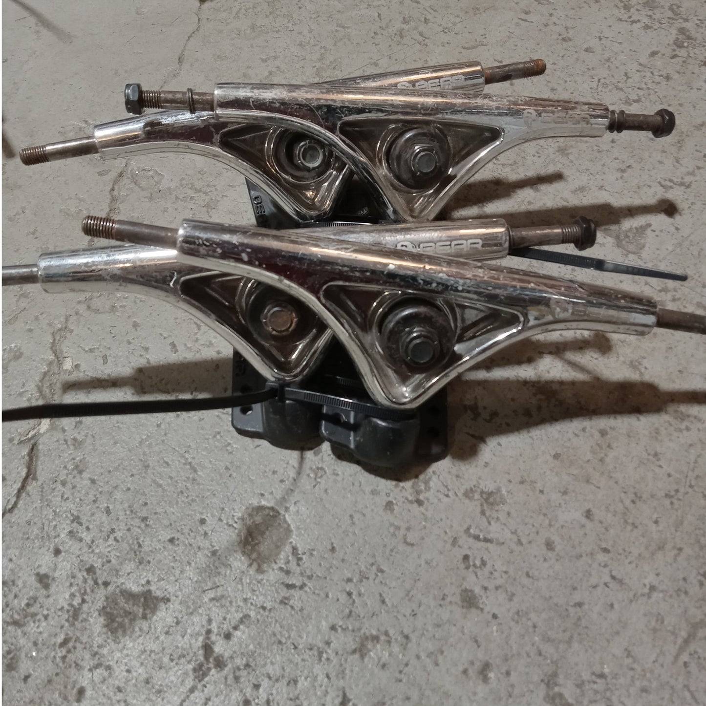 Bear Grizzly Floor Model Trucks 180mm 50° - Chrome (Pair) - X747X
