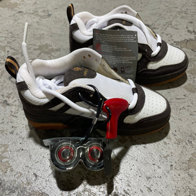 Heelys Fleet Youth Skate Shoes - Dark Brown/White/Gold [Size 1] - X747X